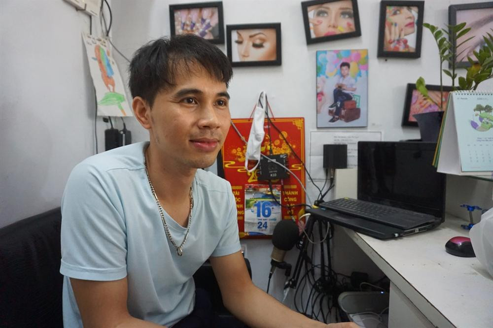 Chiu kho tuong tac MXH, chang trai liet 2 chan van cuoi duoc vo-Hinh-2