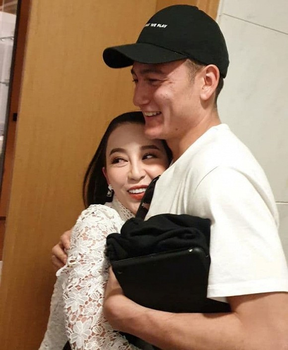 Linh Nga thân thiết bên người em họ là cầu thủ nổi tiếng Lâm Tây.