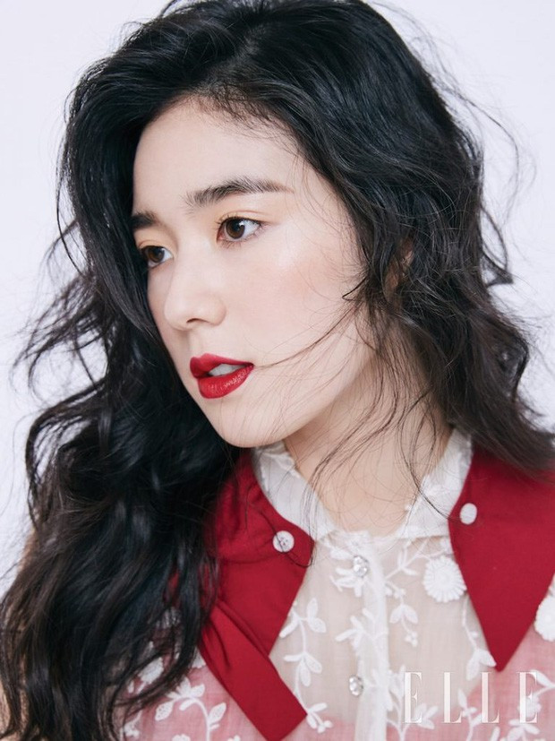 Là nữ phụ đối đầu trực diện "nàng thơ" của Lee Min Ho trong bộ phim truyền hình "The King: Eternal Mornach", Jung Eun Chae nhận được nhiều sự quan tâm của khán giả ngay khi được giới thiệu.