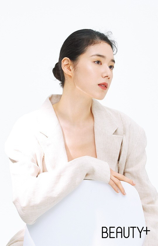 Bên cạnh đó, người đẹp còn sở hữu chiều cao hơn 1m7 và vóc dáng thon gọn đáng ngưỡng mộ.