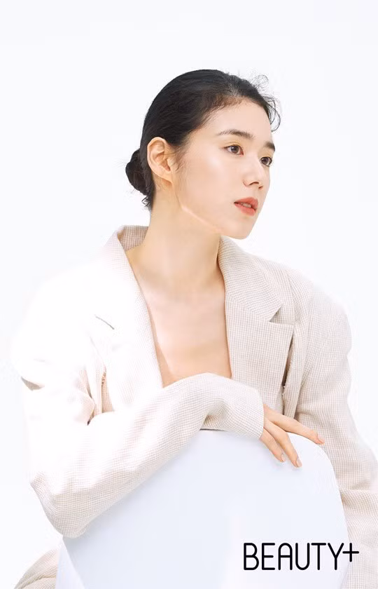 Bên cạnh đó, người đẹp còn sở hữu chiều cao hơn 1m7 và vóc dáng thon gọn đáng ngưỡng mộ.