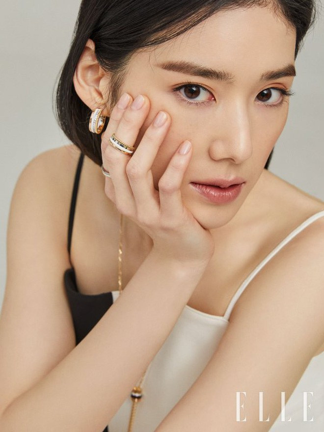 Nữ Thủ tướng xinh đẹp có cảm tình với Hoàng đế Lee Gon (Lee Min Ho thủ vai). Cô bắt đầu ghen tuông và tự đẩy bản thân vào tình thế nguy hiểm khi biết được mối quan hệ của Lee Gon và thám tử Jung Tae Eul (Kim Go Eun đóng).