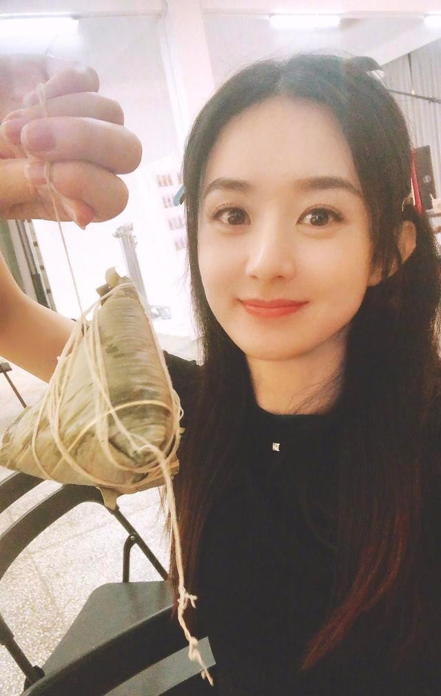 Nhan sắc trẻ trung như thiếu nữ của Triệu Lệ Dĩnh lại gây sốt - Hình 2 Nhan sac tre trung nhu thieu nu cua Trieu Le Dinh lai gay sot-Hinh-2