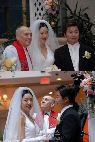 Năm 2005, Hong Ri Na thông báo kết hôn và mang thai con đầu lòng. Nữ diễn viên đến Canada sinh sống và trở thành người phụ nữ của gia đình. Từ đó cơ hội gặp lại nữ diễn viên trên màn ảnh cũng như các sự kiện giải trí hầu như không còn.