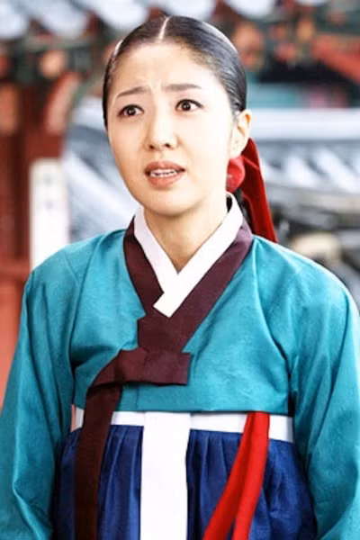 Bằng lối nhập vai thần sầu, Choi Geum Young do nữ diễn viên Hong Ri Na đảm nhận trở thành nhân vật bị nhiều người ghét nhất. Xuất hiện trên phim, nữ diễn viên ghi dấu ấn đậm nét khi lột tả được một Geum Young luôn đố kỵ Jang Geum và liên tục bày trò hãm hại cô.