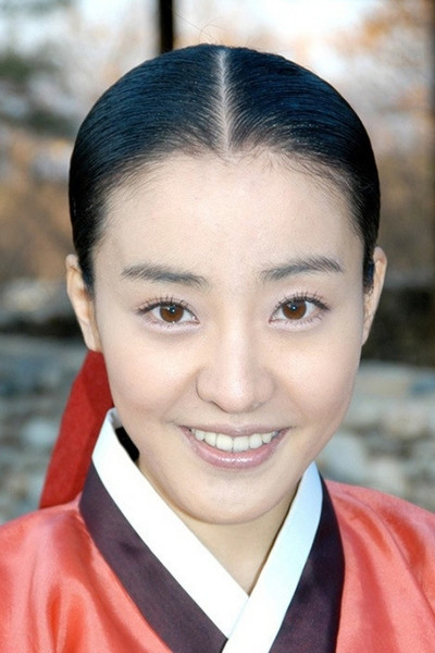 Park Eun Hye vào vai cung nữ Yeon Saeng, bạn thân của nữ chính khi mới 25 tuổi. Với vẻ đẹp dịu dàng, ngọt ngào, nữ diễn viên nhanh chóng nhận được sự chú ý của khán giả và vụt sáng. Sau thành công của 'Nàng Dae Jang Geum', Park Eun Hye liên tiếp sở hữu nhiều dự án hay như 'Silence' (đóng cùng tài tử Đài Loan Châu Du Dân), Lee San - Triều đại Chosun, Đoạt tình, Kẻ thù ngọt ngào…