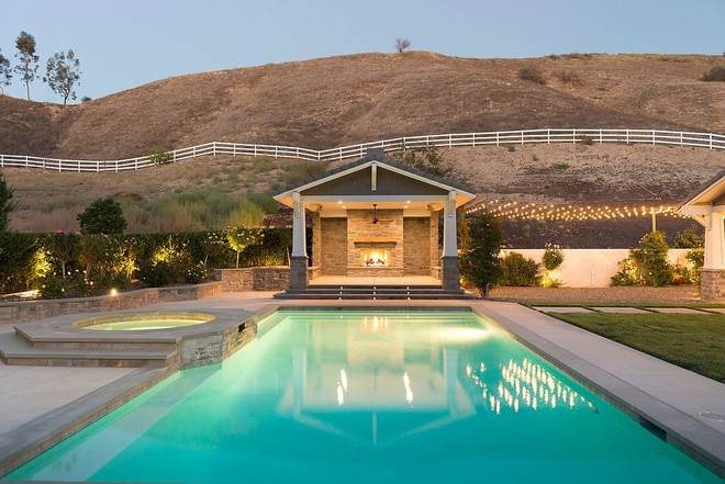 ##sc### Trước đó, vào năm 2016, Kylie Jenner từng mua biệt thự 6,6 triệu USD ở Hidden Hills. 