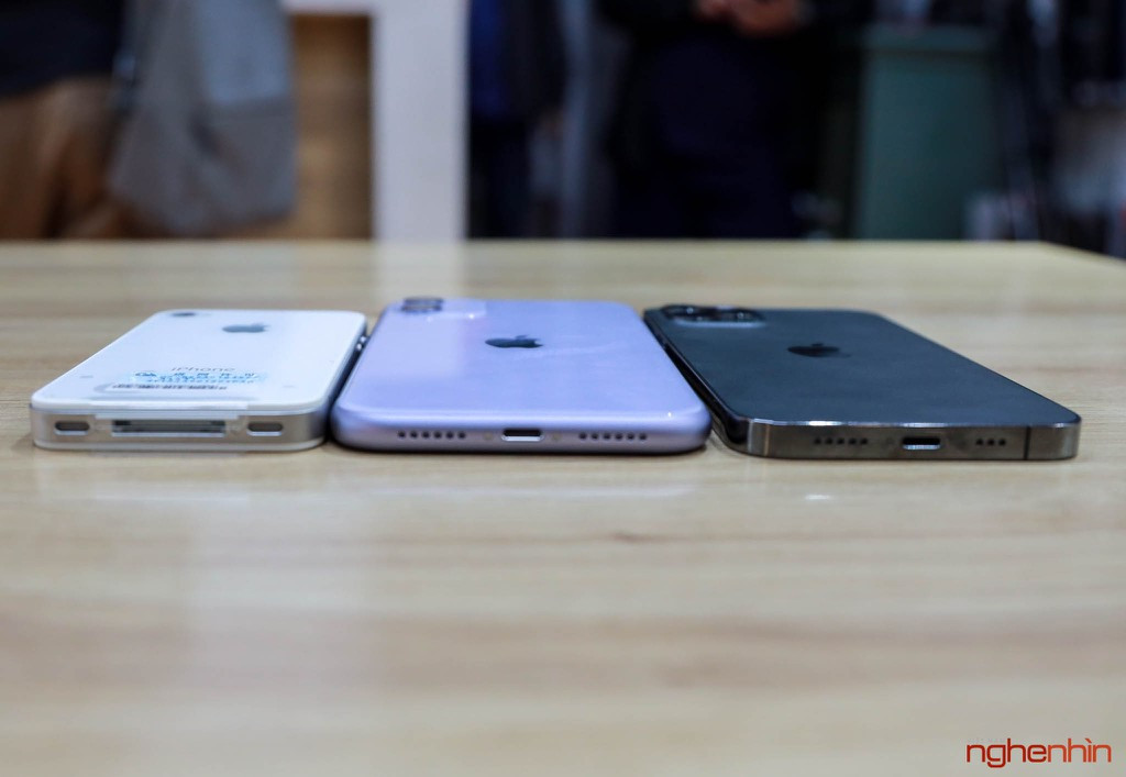 Ngoai hinh iPhone 12 Pro khi dung canh iPhone 4S va iPhone 11 iPhone 11-Hinh-3