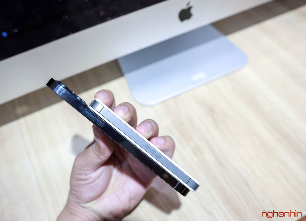 Ngoai hinh iPhone 12 Pro khi dung canh iPhone 4S va iPhone 11 iPhone 11-Hinh-7