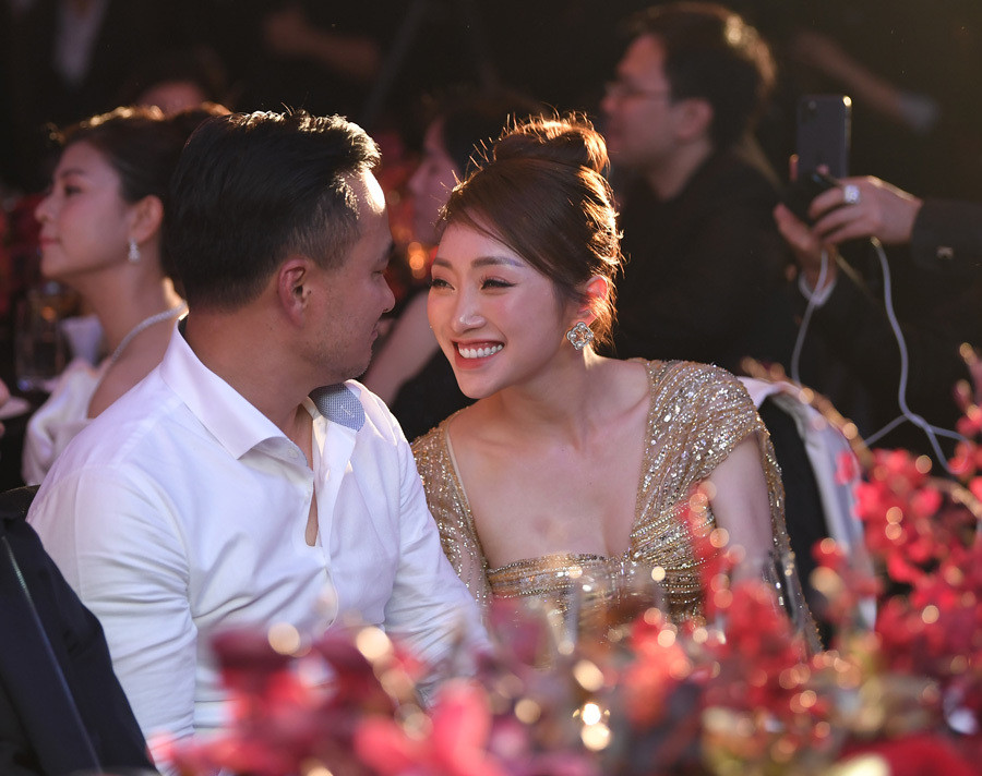 Bạn gái kém 16 tuổi hạnh phúc bên diễn viên Chi Bảo.