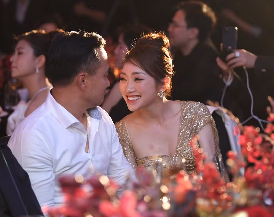 Bạn gái kém 16 tuổi hạnh phúc bên diễn viên Chi Bảo.