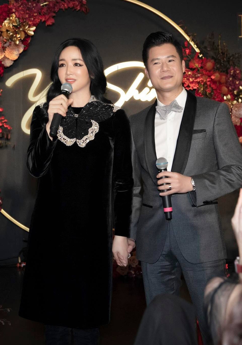 Giáng My ngẫu hứng đàn, hát và dành tặng khán giả màn song ca ngọt ngào với đàn em Quang Dũng trong tình khúc ''Như đã dấu yêu''.