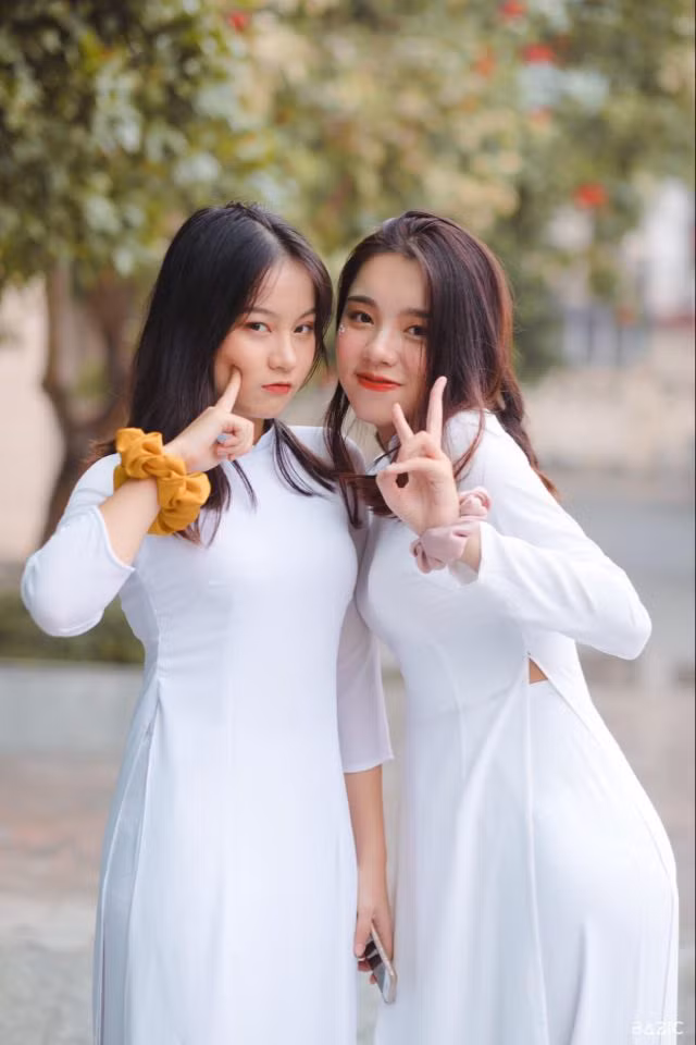 Khong chi hoc gioi, thu khoa khoi D con xinh dep 