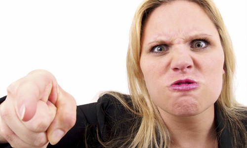 8. Gây tổn thương cho hệ miễn dịch. Khi cáu giận, cơ thể sẽ tiết ra chất có tên là cortisol cholesterol. Chất này tích lũy trong cơ thể thường xuyên sẽ gây trở ngại cho tế bào miễn dịch và khiến sức đề kháng của cơ thể giảm sút.