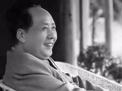 Trong thời gian làm việc, Mao Trạch Đông tuy chỉ có hai chuyến công du nước ngoài, nhưng ông đã từng diện kiến rất nhiều các chính trị gia quan trọng trên thế giới. Ông sử dụng ngôn ngữ rất sinh động, linh hoạt và để lại những ấn tượng sâu sắc cho mọi người.