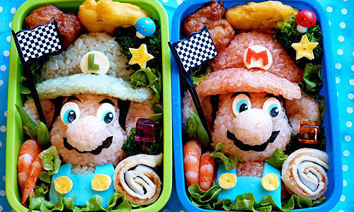 Cơm hộp Bento có nguồn gốc từ thói quen sử dụng cơm rang đựng trong một chiếc hộp nhỏ của người Nhật Bản bắt đầu từ khoảng thế kỷ 13. Sau đó món cơm hộp được người Nhật phát triển hơn vào thế kỷ 15, không chỉ sử dụng cơm rang mà còn có xôi, cơm trắng kết hợp với nhiều loại thức ăn. Lúc này, có thêm những cơ sở chế biến đồng loạt hộp đựng cơm Bento với kích thước lớn hơn, sử dụng nhiều hình dáng, màu sắc và chất liệu khác nhau.