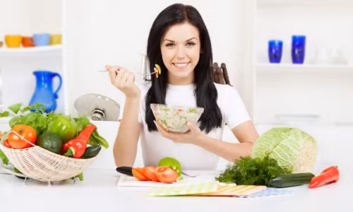 Bên cạnh đó, khi chúng ta ăn no, hệ tiêu hóa bị quá tải dẫn đến rối loạn tiêu hóa. Thức ăn không được tiêu hóa sẽ bị biến chất kích thích thành ruột non làm suy giảm chức năng của cơ quan này, nếu kéo dài sẽ dẫn đến tinh trạng ung thư đường ruột. Ngoài ra, ăn quá no có thể làm rối loạn các cơ quan chức năng gây ra một số các căn bệnh như béo phì, cao huyết áp, máu nhiễm mỡ, đái tháo đường…