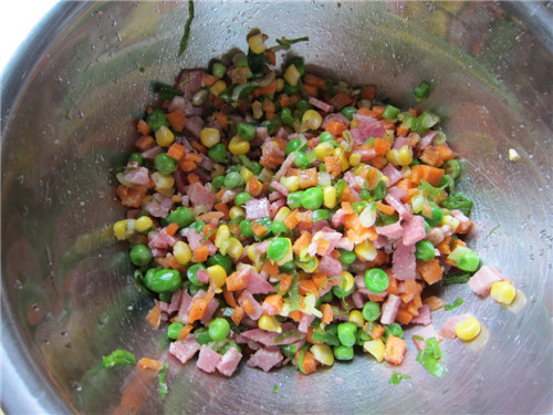 Bước 5: Đảo đều tất cả các nguyên liệu trên.