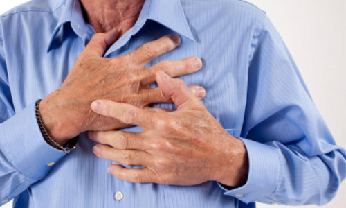 4. Nhồi máu cơ tim. Khi cáu giận, lượng máu được bơm lên não khá nhiều và lượng máu dành cho tim sẽ bị giảm xuống. Điều này sẽ khiến cho tim hoạt động không bình thường, nhịp tim thay đổi, và thậm chí có thể ảnh hưởng đến tính mạng. Lời khuyên: Hãy cười thật nhiều và ghi nhớ những ký ức vui. Khi cáu giận, hãy nhớ lại những ký ức đó và tự điều chỉnh hơi thở và nhịp tim của mình.