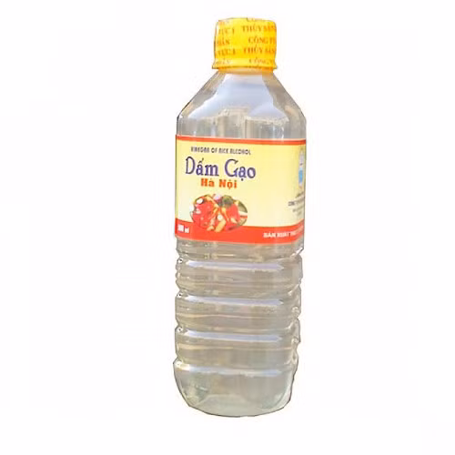 Khử mùi bằng giấm trắng. Dùng giấm trắng xịt thường xuyên trước và sau khi sử dụng thớt vì nó đảm bảo khử mùi cũng như loại bỏ được các vi khuẩn có bám trên thớt một cách tự nhiên, không độc hại.