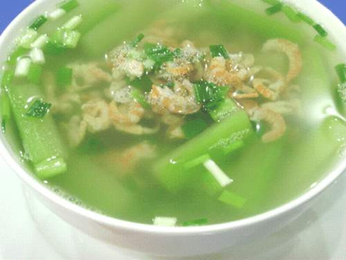 Không cho trực tiếp vào thực phẩm nguội. Nêm bột ngọt khi món ăn đã nguội cũng không tốt, bột ngọt sẽ khó hòa tan hết, ảnh hưởng nhiều đến vị giác khi thưởng thức. Nếu bạn muốn sử dụng mì chính để tăng vị ngon cho món nguội thì nên hòa tan mì chính trong nước ấm rồi mới trộn vào thức ăn nguội.