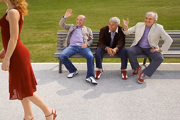 Trước tiên, những người tham gia hoàn thành câu hỏi muốn có con hay không. Sau đó họ được nhìn những hình vẽ của 1 phụ nữ, gồm những đặc điểm nổi bật ở mặt trước.