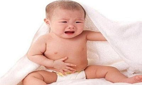 Bản thân cơ thể con người đều có thể sản xuất ra men tiêu hóa để tiêu hóa thức ăn. Nếu cha mẹ cho con uống men tiêu hóa dài ngày sẽ khiến cơ thể lười biếng không sản sinh ra men tiêu hóa, lâu dần sẽ giảm công suất và trở nên trì trệ. Lúc này, cơ thể bé sẽ phải phụ thuộc suốt đời vào men tiêu hóa được đưa vào.