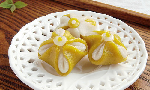 Vào tiết trời mát mẻ của mùa thu thế này, được ăn bánh nếp cá ngừ và tán gẫu cùng bạn bè thì không gì tuyệt bằng. Chúc bạn thành công!