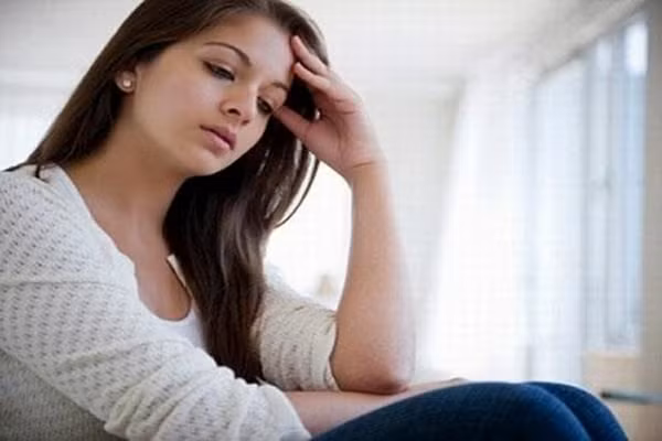 Đối với nữ, máu bị hạn chế đến vùng sinh dục làm cho họ cảm thấy khó khăn hơn trong việc hợp tác cùng đối phương lên đỉnh. Trường hợp này, hãy gặp ngay bác sỹ để được tư vấn.