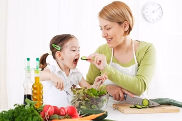 Tăng khẩu phần chất xơ. Do chất xơ có thể hạn chế và kiểm soát lượng đường trong máu nên không tạo ra tình trạng thừa đường để chuyển hóa thành mỡ dự trữ. Ngay trong quá trình tiêu hóa thức ăn, cả chất xơ hòa tan và không hòa tan đều làm tăng tốc độ vận chuyển thức ăn trong ruột, hạn chế được sự hấp thu các chất dinh dưỡng nên cũng hạn chế tăng cân.