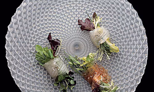 Một món ăn được coi là ngon cần phải đáp ứng đủ bốn tiêu chuẩn, đó chính là “hương, sắc, vị và cách trình bày”. Nếu không nắm vững những điều cơ bản này, bạn sẽ chưa được coi là một người nội trợ giỏi. Dưới đây là một vài tư vấn để giúp các bạn gái có dịp thể hiện tài khéo léo của mình với gia đình và người thân.