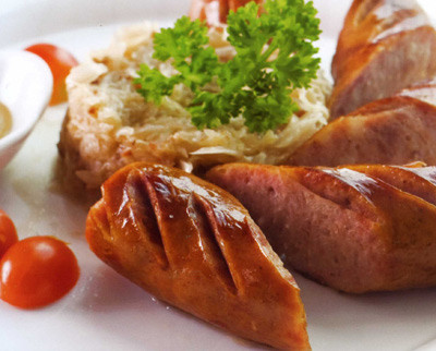 Cung cấp các chất thiết yếu như vitamin và chất khoáng, hạn chế trẻ ăn nhiều đồ ngọt, chất béo. Các thực phẩm nên hạn chế tối đa như nước ngọt, bánh kẹo ngọt, thức ăn chế biến sẵn như gà rán, xúc xích,... các loại da, phủ tạng động vật, bột tinh chế ... Hạn chế thức ăn nhanh, thức ăn chế biến sẵn, các loại nước ngọt sản xuất công nghiệp.