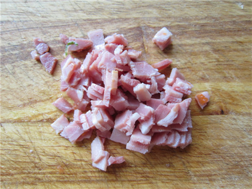 Bước 3: Thịt nguội thái nhỏ.