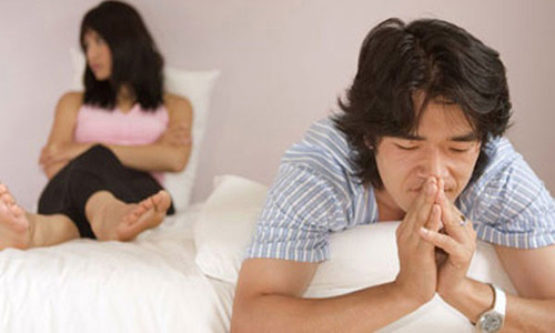 Phụ nữ thường mất một thời gian để tình cảm có phút chạnh lòng, sau đó mới tiến dần đến ngoại tình. Đàn ông thì thường bị hấp dẫn bởi ngoại hình và sự trẻ đẹp ngay từ phút đầu tiên.