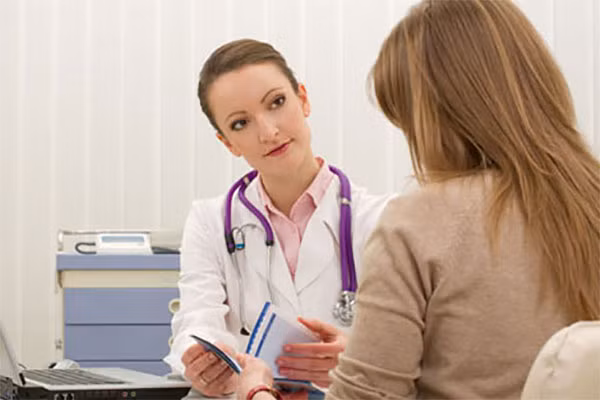 Không kiểm tra y tế trước khi có thai. Ở các nước châu Á, người mẹ không có thói quen kiểm tra y tế trước khi chuẩn bị mang bầu. Theo khuyến cáo của bác sĩ, phụ nữ trong độ tuổi sinh đẻ nên làm xét nghiệm trước khi mang thai.