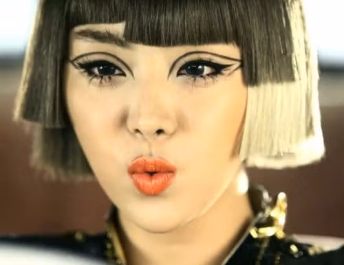 Nữ ca sĩ Narsha của nhóm Brown Eyed Girls nhuộm tóc nhiều màu khó hiểu