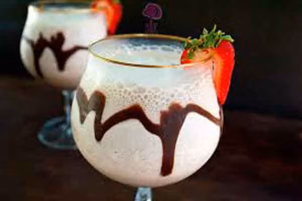 Mudslide. Đây là loại cocktail trộn sữa và rượu. Thức uống này là con đường ngắn nhất dẫn bạn đến bệnh tiểu đường. Phần kem của nó chứa rất nhiều chất béo và calo. Một cốc Mudslide cung cấp cho bạn 755 calo, 32g chất béo, 80g đường. Đây sẽ là liều thuốc tự tử ngọt ngào nếu bạn muốn thử.