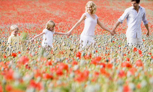 Vào mùa thu, nhiệt độ buổi sáng và buổi chiều tối thường thấp hơn và lạnh hơn so với ban ngày. Chính vì vậy, trẻ thường hay bị mắc các bệnh liên quan tới đường hô hấp, bị tiêu chảy và rất nhiều những căn bệnh khác. Hơn nữa, hệ miễn dịch ở trẻ nhỏ là tương đối thấp, bởi vậy trẻ rất dễ mắc phải những căn bệnh truyền nhiễm