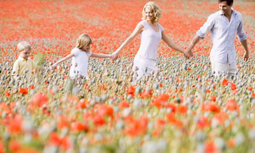 Vào mùa thu, nhiệt độ buổi sáng và buổi chiều tối thường thấp hơn và lạnh hơn so với ban ngày. Chính vì vậy, trẻ thường hay bị mắc các bệnh liên quan tới đường hô hấp, bị tiêu chảy và rất nhiều những căn bệnh khác. Hơn nữa, hệ miễn dịch ở trẻ nhỏ là tương đối thấp, bởi vậy trẻ rất dễ mắc phải những căn bệnh truyền nhiễm