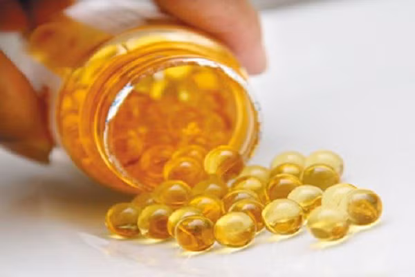 Dầu cá. Hơn một nửa thành phần của bộ não trẻ là lipids và có đến 65% số đó là axit béo thuộc họ Omega 3. Những axit béo này đóng vai trò quan trọng trong việc sản xuất và phát triển tế bào não cũng như các hoạt động của nơ-ron thần kinh. Dầu cá, nhất là dầu cá hồi, cá ngừ hay cá trích có chứa rất nhiều Omega 3 tốt cho não trẻ.