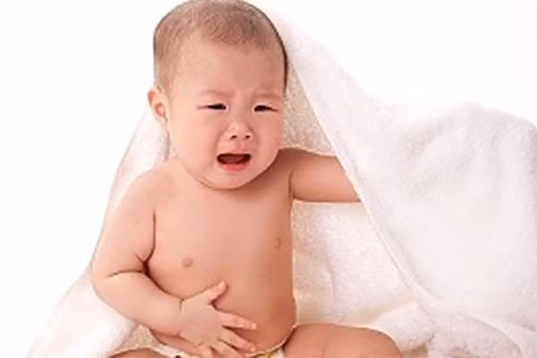 Những chất phụ gia làm màu này có thể gây ung thư, béo phì, tiểu đường và các vấn đề về não khác. Thậm chí, mẹ khi mang thai ăn phải nhiều chất này cũng gây ra rối loạn nội tiết tố trong bào thai, trẻ sinh ra dễ mắc các bệnh như tự kỷ hoặc tăng động