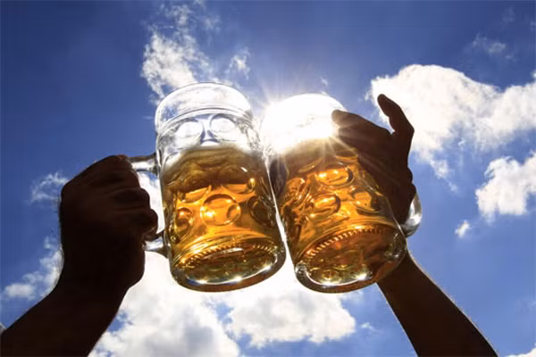 Là thức uống yêu thích của các nhà sư. Thời trung cổ, các tu sỹ được uống đến 5 lít bia một ngày.