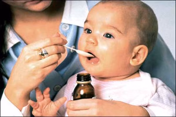 Men vi sinh bản chất là các vi khuẩn lành tính giúp lập lại sự cân bằng, ổn định môi trường đường ruột, có thể sử dụng thời gian dài. Men tiêu hóa bản chất là protein có tác dụng chia cắt thức ăn, chỉ nên dùng trong thời gian ngắn.