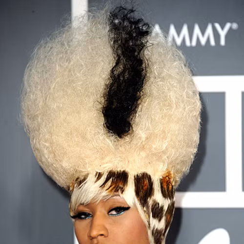 Ít người mê được style tóc "khổng lồ" nhuộm họa tiết da báo cá tính của, giọng ca Pound The Alarm, Nicki Minaj.