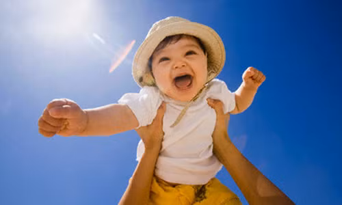 5. Không chú ý tới các sản phẩm hỗ trợ sự phát triển xương. Trẻ em đang trong thời kỳ phát triển chính là giai đoạn cần chú trọng đến sự phát triển của xương. Vậy nhưng nhiều người lớn thường không mấy chú ý đến vấn đề này và chỉ quan tâm tới việc bổ sung canxi cho trẻ khi cần thiết. Thay vào đó, vì muốn con ăn được nhiều hơn, họ hay làm các món ăn mà trẻ thích chứ không mấy quan tâm tới vấn đề trẻ cần phải ăn đủ chất.