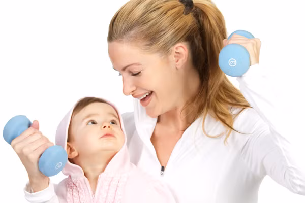 Bạn nên ăn ít nhất 1,800-2,000 calo một ngày trong thời kỳ cho con bú. Ăn ít đi không giảm được bao nhiêu cân lại còn làm thay đổi chế độ dinh dưỡng của con bạn vì sữa sẽ không chất lượng.