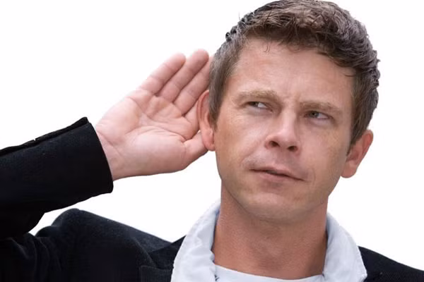 Hơn nữa, các chất dẫn truyền thần kinh truyền đạt thông tin cảm giác dọc theo dây thần kinh thính giác đến não bị gián đoạn bởi nicotine, làm hạn chế chức năng của chúng.