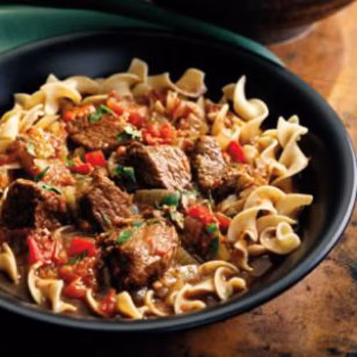 Nấu một lần ăn hai lần. Với một số món bạn có thể nấu nhiều lên và ăn một phần vào hôm nay và phần còn lại để vào ngăn đá tủ lạnh, sau đó vài ngày bạn vẫn có thể dùng lại. Việc làm này giúp tiết kiệm công sức nấu nướng đồng thời sử dụng tối đa các nguyên liệu đã mua cũng như tiết kiệm cả chi phí gas hay điện nữa. Đây là một trong những mẹo nấu ăn ngon mà rẻ đã được không ít chị em áp dụng và rất thành công đấy!