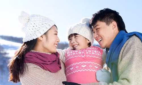 1. Nên mặc thêm áo ấm cho trẻ