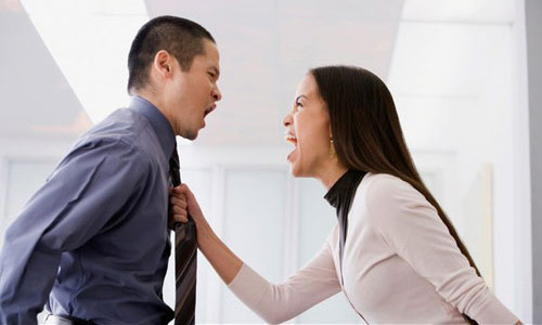 5. Viêm gan. Khi tức giận, cơ thể tiết chất gọi là "catecholamines", đây là chất tác động lên hệ thống thần kinh trung ương, do đó làm tăng lượng đường trong máu, thúc đẩy acid béo phân hủy và làm cho độc tố của tế bào gan tăng lên. Cách tốt nhất là khi cáu giận, hãy uống một cốc nước để đào thải độc tố ra khỏi cơ thể.